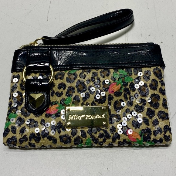 I am LIVE! Heart “❤️” my flyer for my Next Live Steals & Deals Show. - Picture 13 of 16